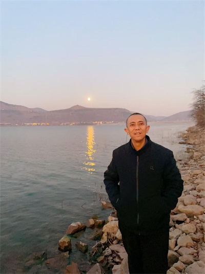 佛医融仁术 岐黄济众生 ——记国医名师、中医专家王庆东的济世之路